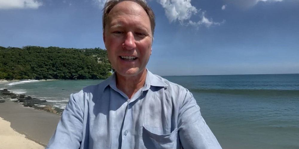 Cameron Davis headshot.